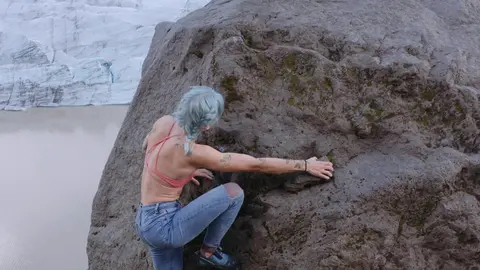 Bouldering in Blue Jeans