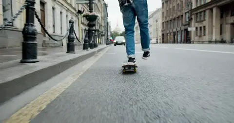 Video jigsaw puzzle titled Skateboarding on the street