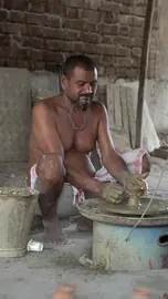 Video jigsaw puzzle titled Potter making bowls