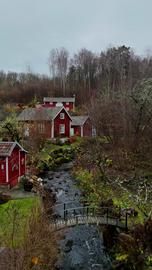 Video jigsaw puzzle titled Swedish Red Houses